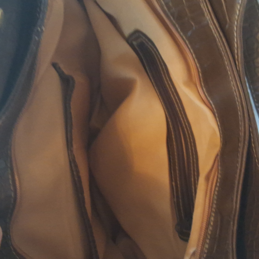 Tan And Brown Short Shoulder Handle Purse - Picture 3 of 7